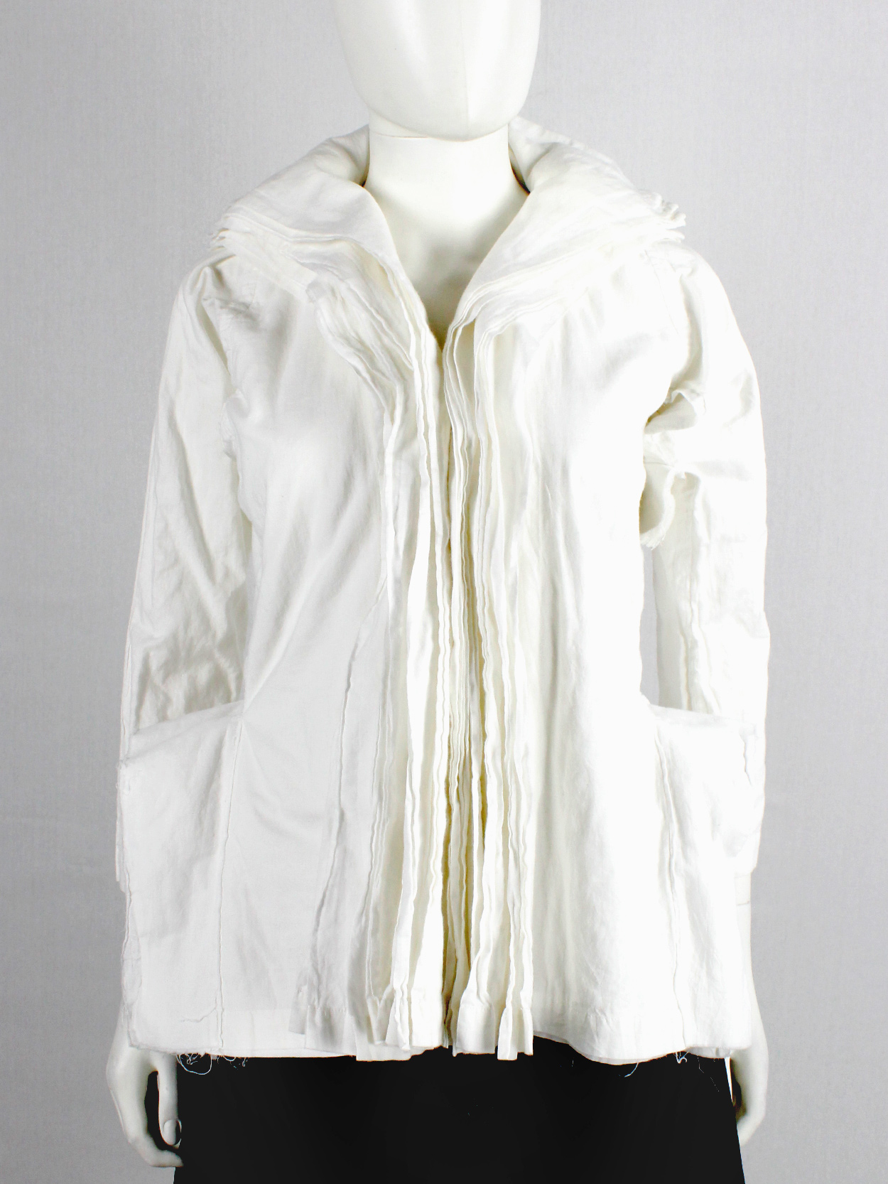 Junya Watanabe white blazer made of 8 blazers layered over each other spring 2005 (13)
