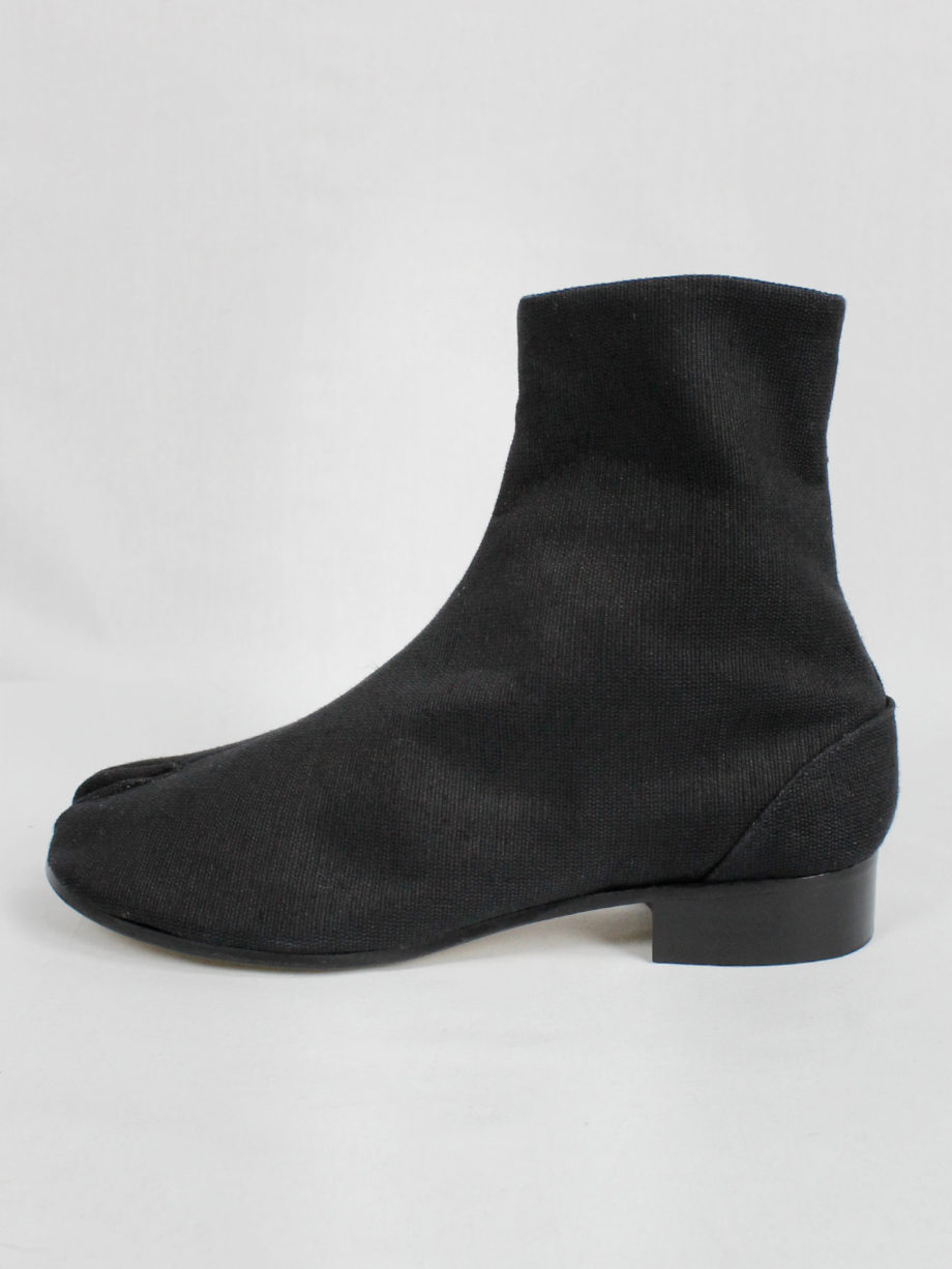 Maison Martin Margiela black tabi boots in woven fabric with low heel fall 1998 (22)