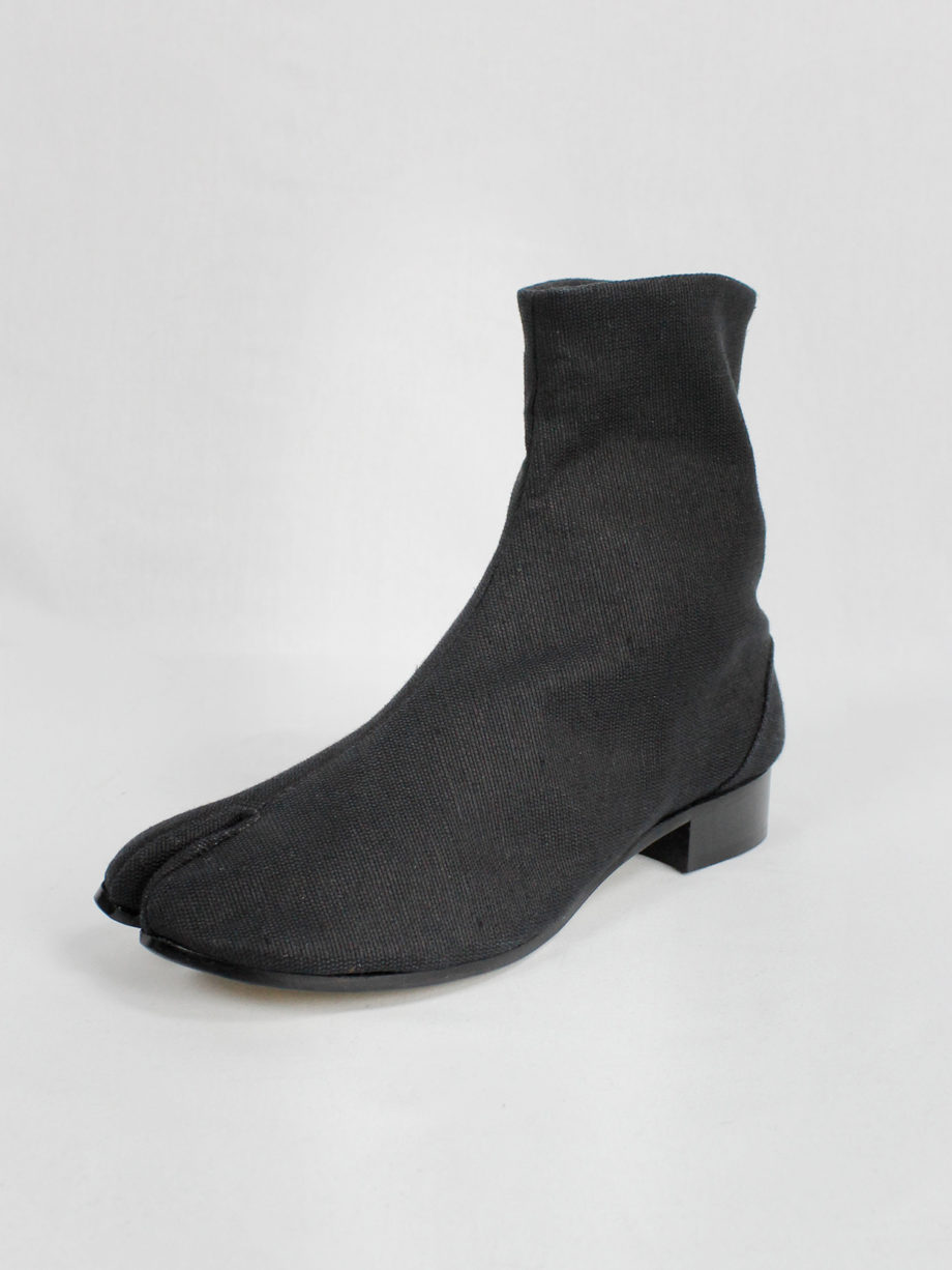 Maison Martin Margiela black tabi boots in woven fabric with low heel fall 1998 (23)