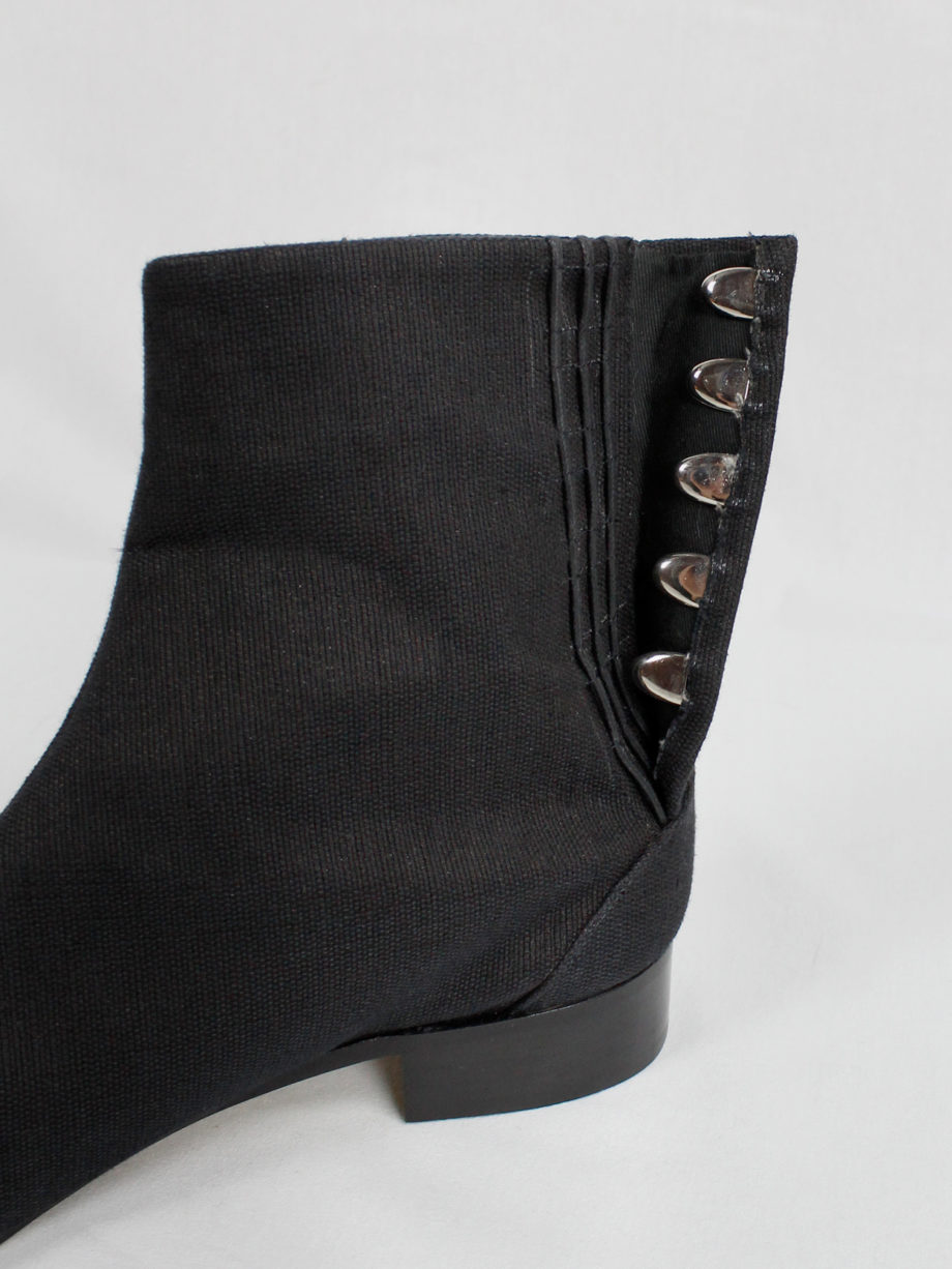 Maison Martin Margiela black tabi boots in woven fabric with low heel fall 1998 (7)