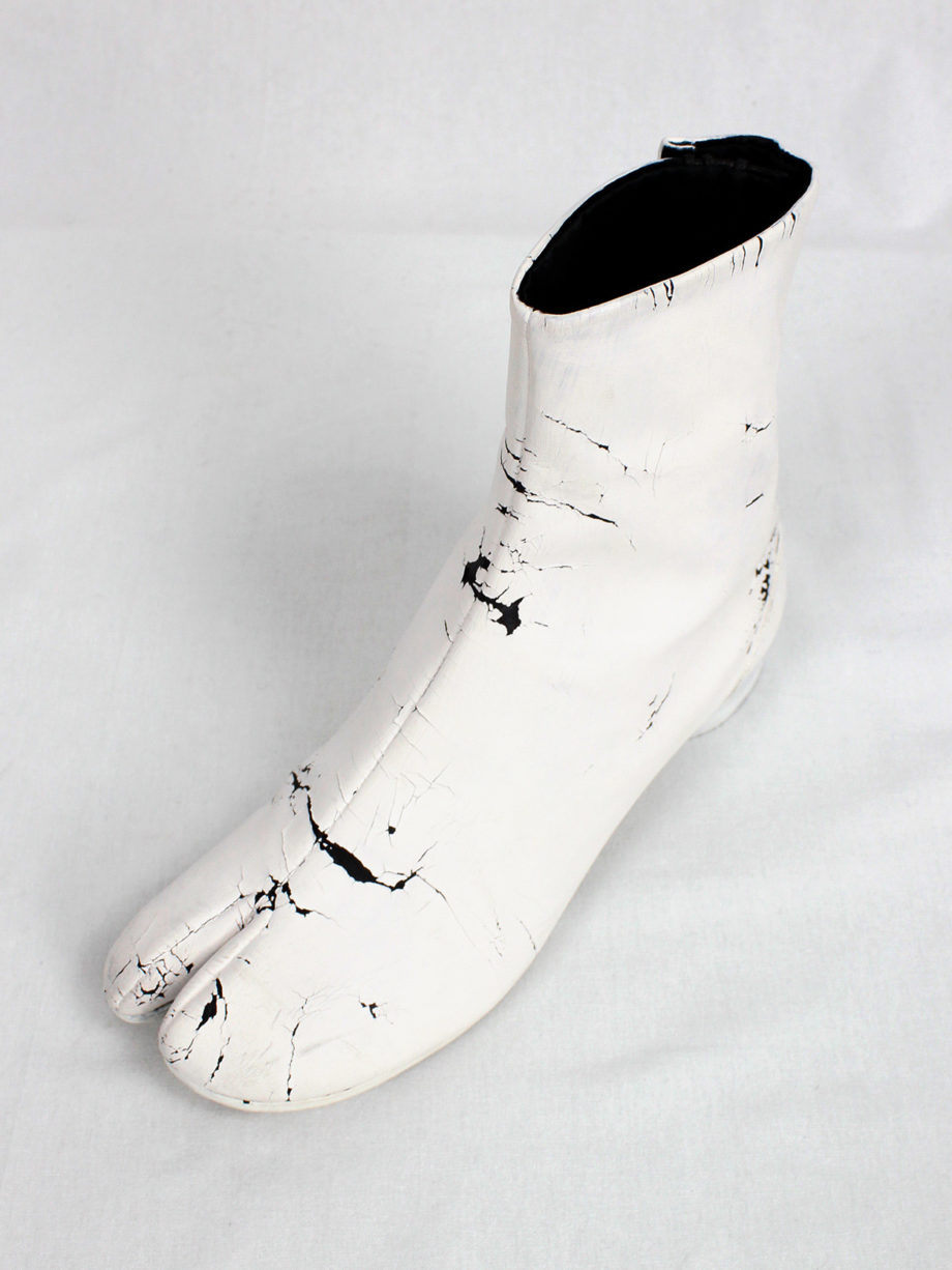 Maison Martin Margiela white painted tabi boots with low heel fall 1998 (17)