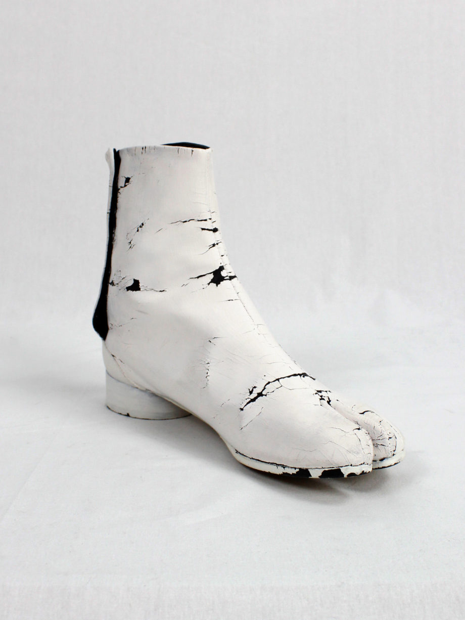 Maison Martin Margiela white painted tabi boots with low heel fall 1998 (2)