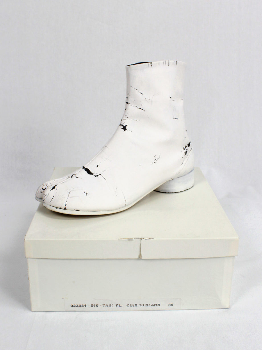 Maison Martin Margiela white painted tabi boots with low heel fall 1998 (24)