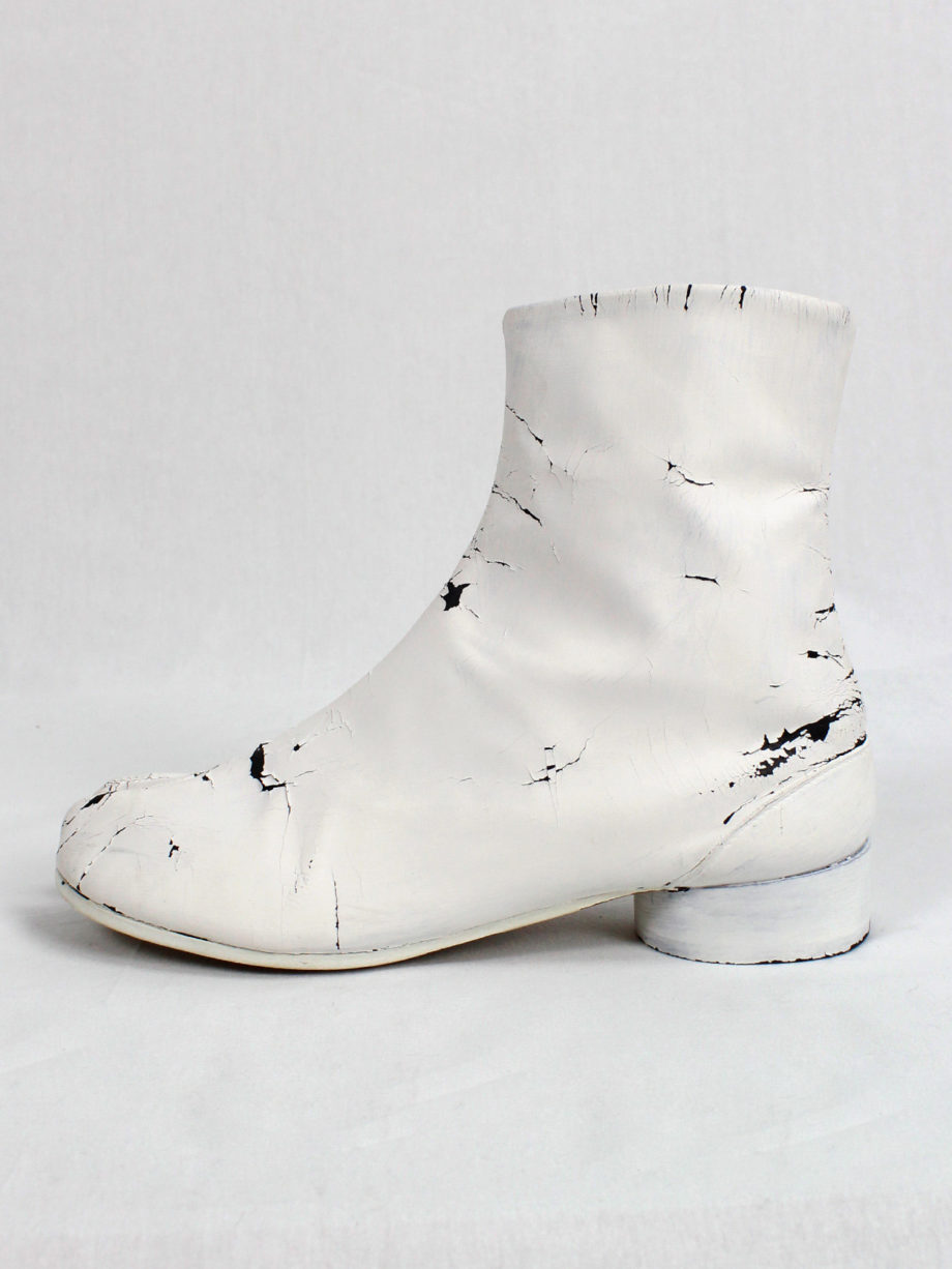 Maison Martin Margiela white painted tabi boots with low heel fall 1998 (25)