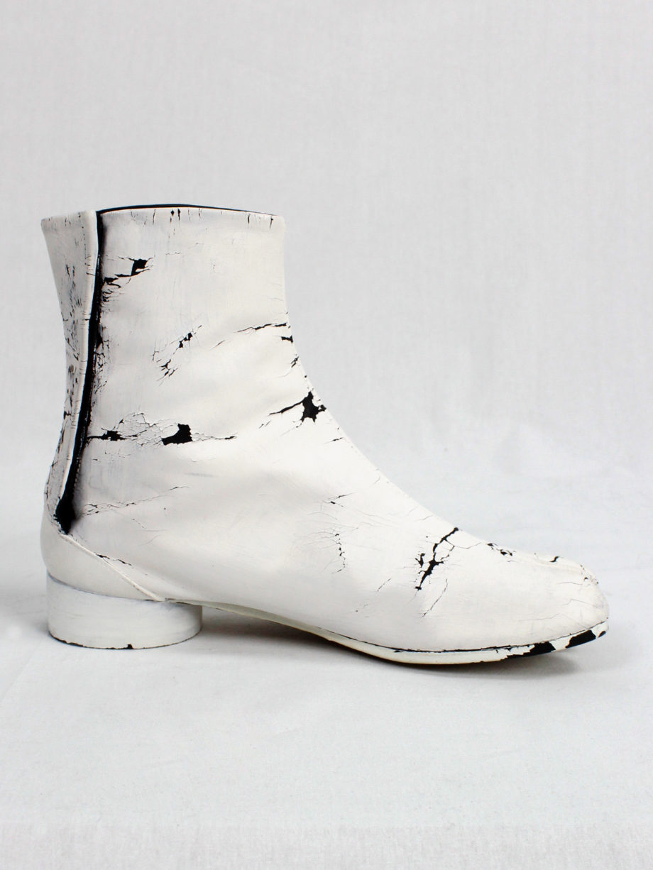 Maison Martin Margiela white painted tabi boots with low heel fall 1998 (3)