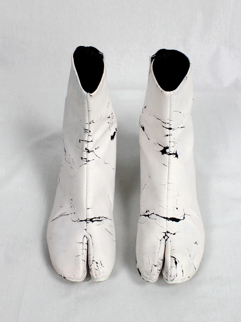 Maison Martin Margiela white painted tabi boots with low heel fall 1998 (9)