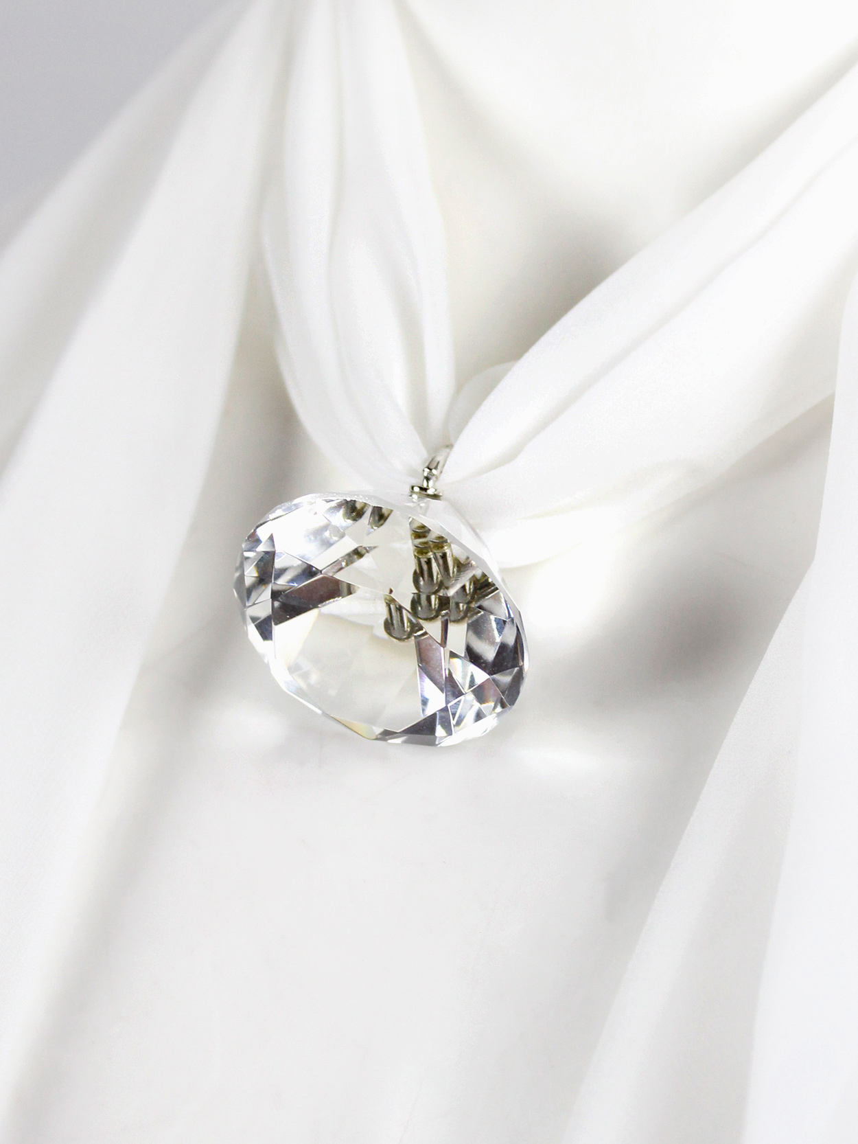 Maison Martin Margiela white scarf necklace with oversized diamond fall 2008 (11)