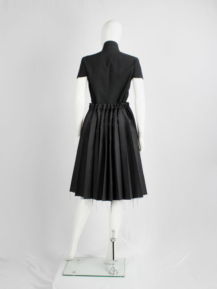 Wim Neels navy pleated skirt with front buttons and slideable across the belt (1)
