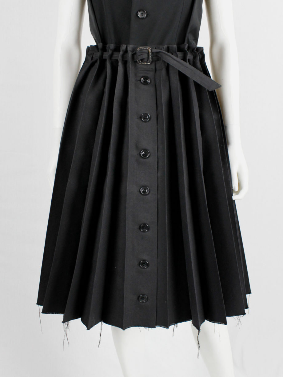 Wim Neels navy pleated skirt with front buttons and slideable across the belt (7)