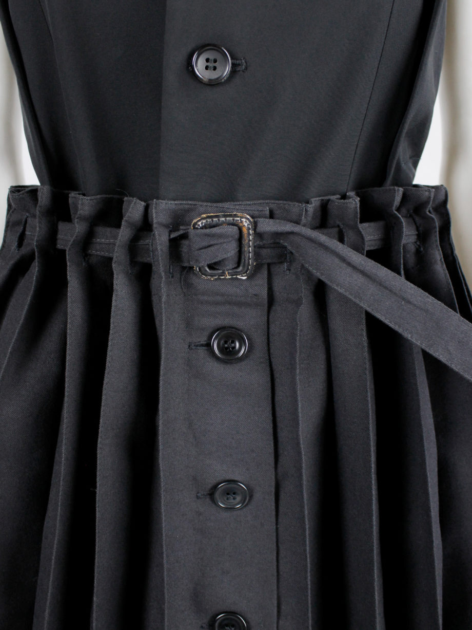 Wim Neels navy pleated skirt with front buttons and slideable across the belt (8)