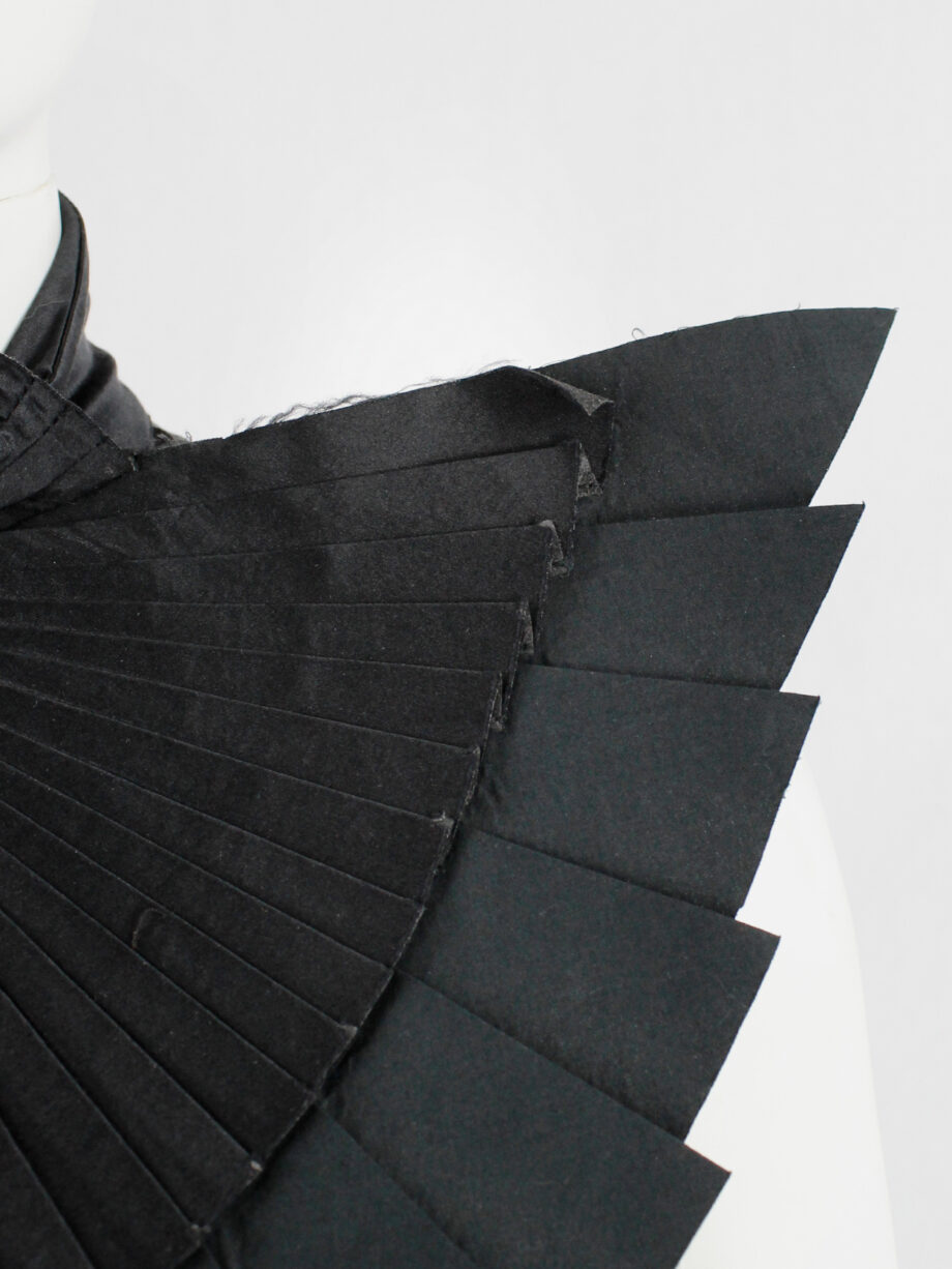 A.F. Vandevorst black collar with pleated wing-shaped bib fall 2001 (3)