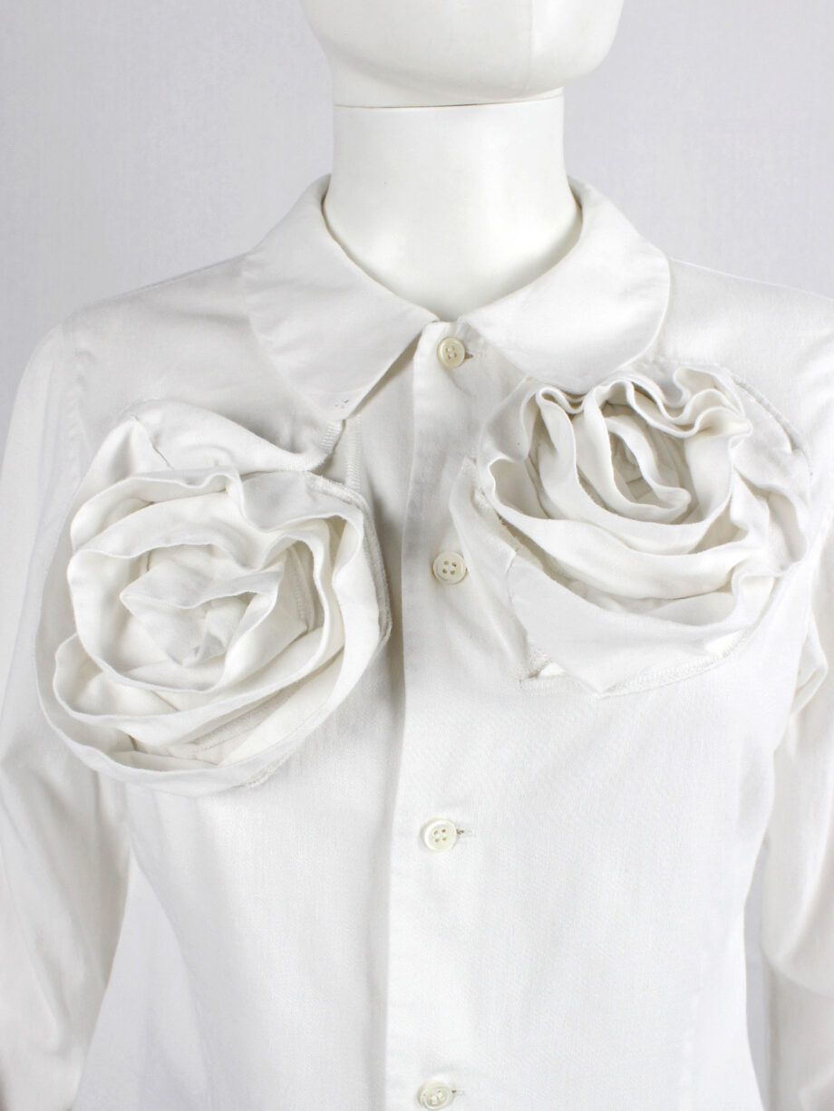 Comme des Garçons Comme white shirt with three-dimensional roses fall 2014 (11)