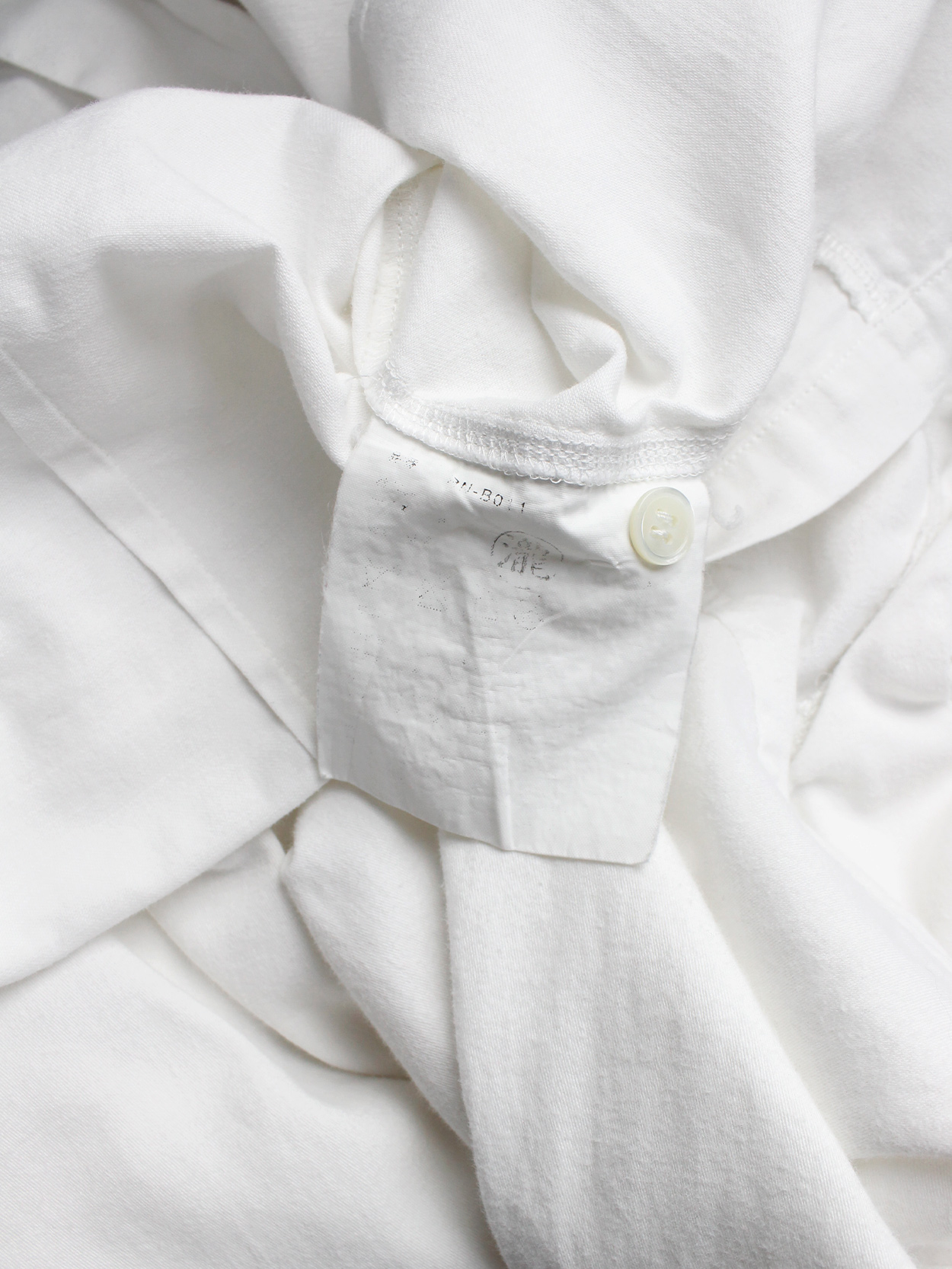 Comme des Garçons Comme white shirt with three-dimensional roses — fall ...