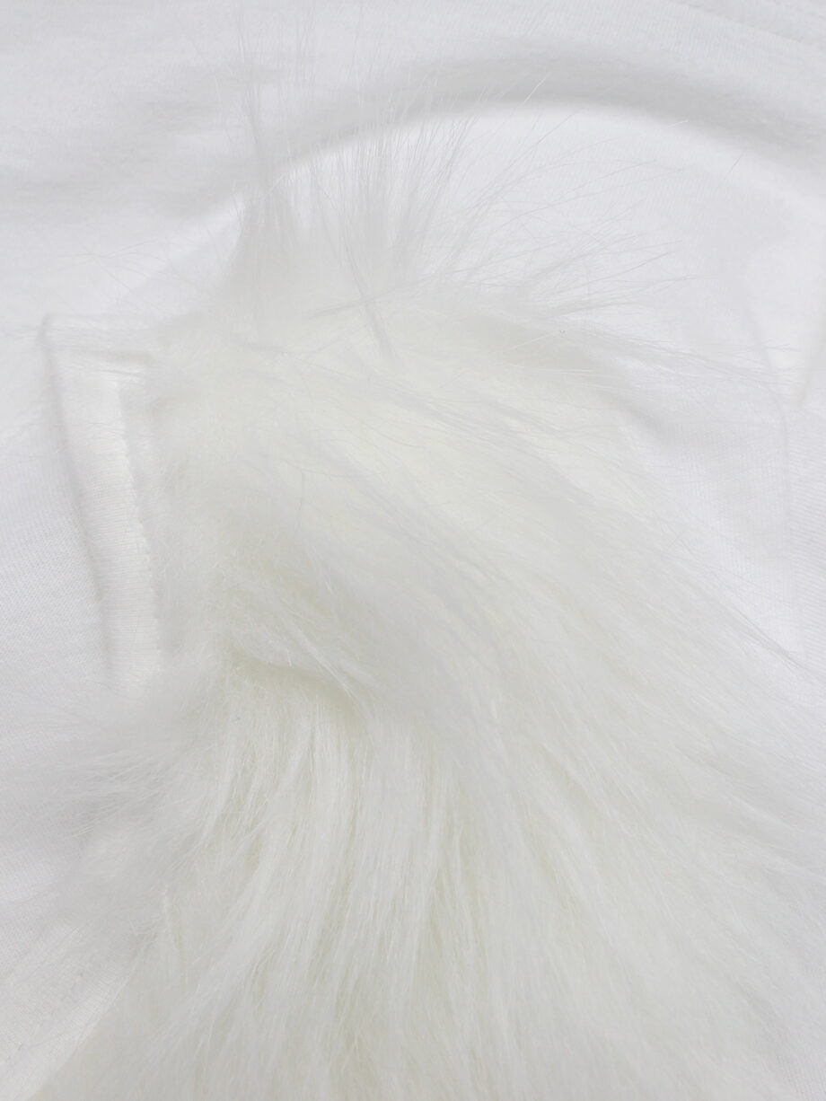 Comme des Garçons Girl white t-shirt with faux fur front AD 2018 (4)
