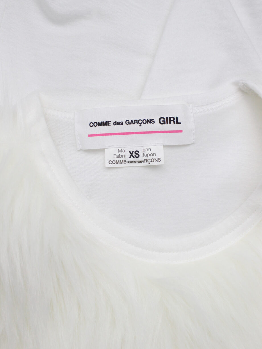 Comme des Garçons Girl white t-shirt with faux fur front AD 2018 (5)