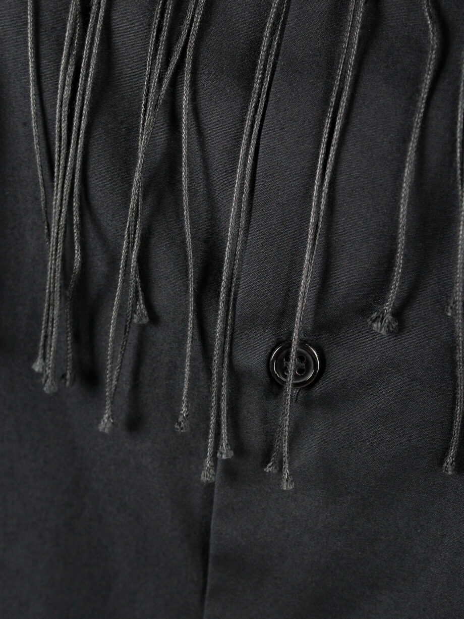 Noir Kei Ninomiya black shirt with knit flowers and thread fringes spring 2017 (10)