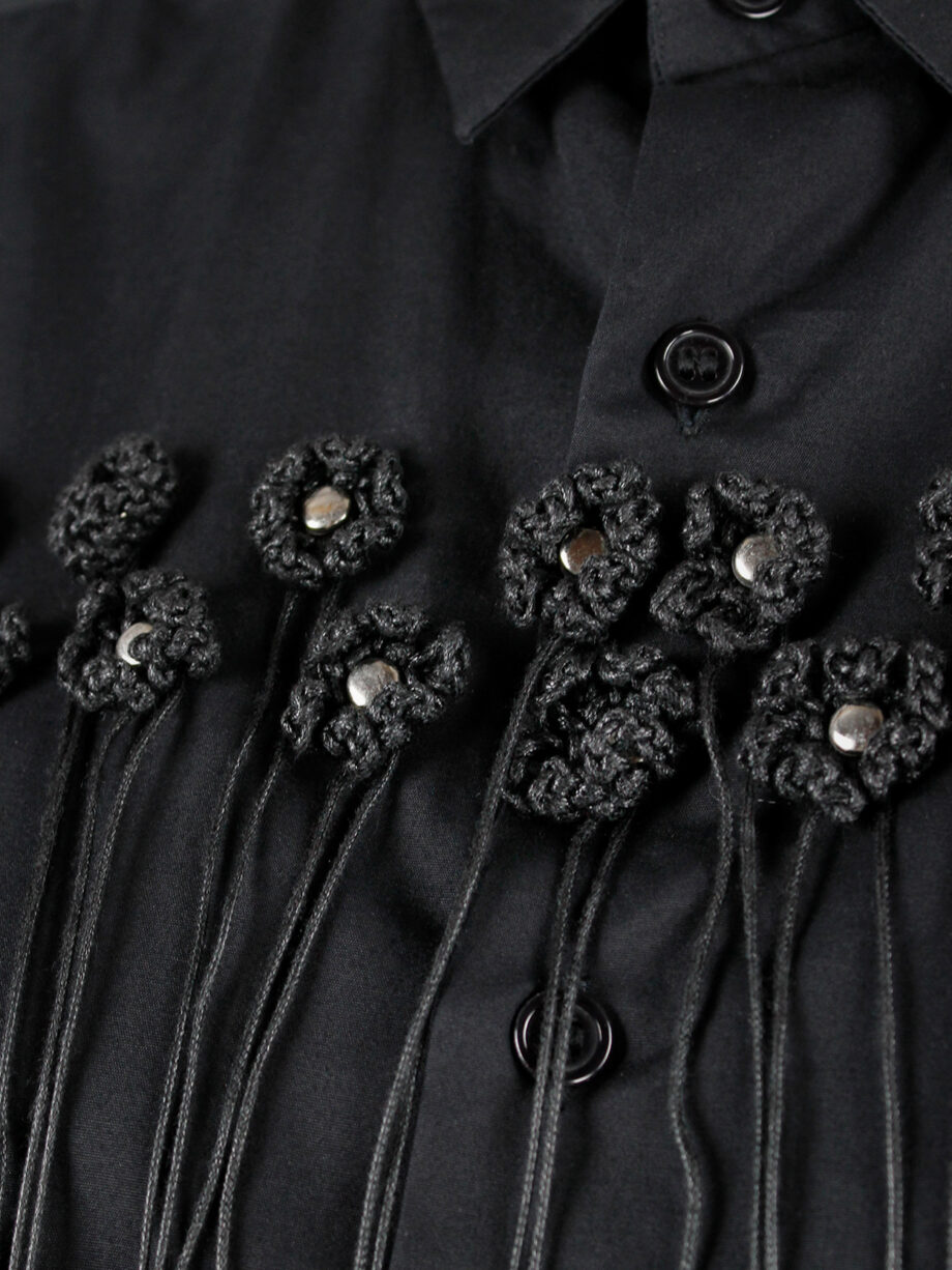 Noir Kei Ninomiya black shirt with knit flowers and thread fringes spring 2017 (9)