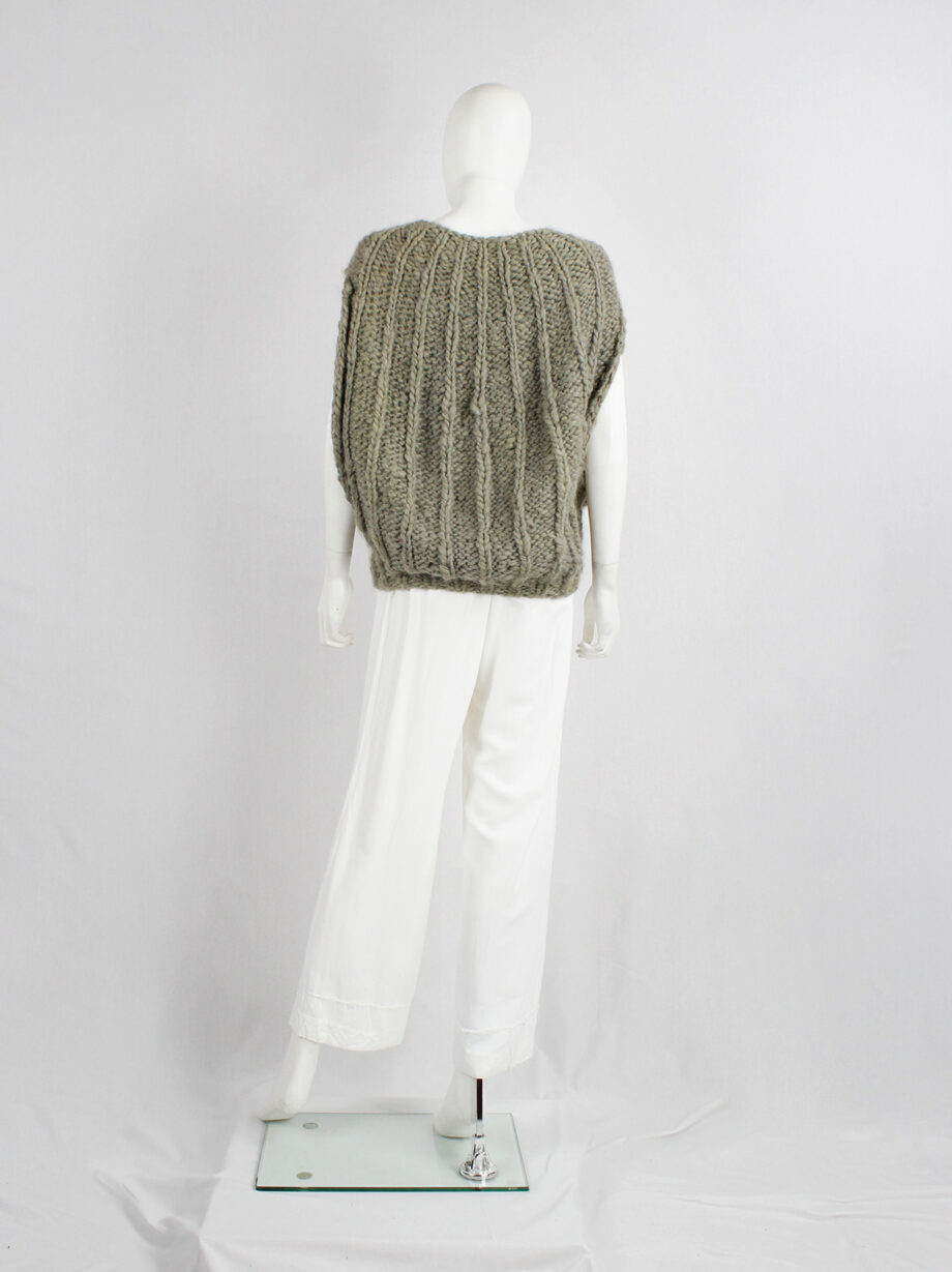 BLESS n°48 brown knitted ball-shaped jumper with interwoven reflective threads (1)