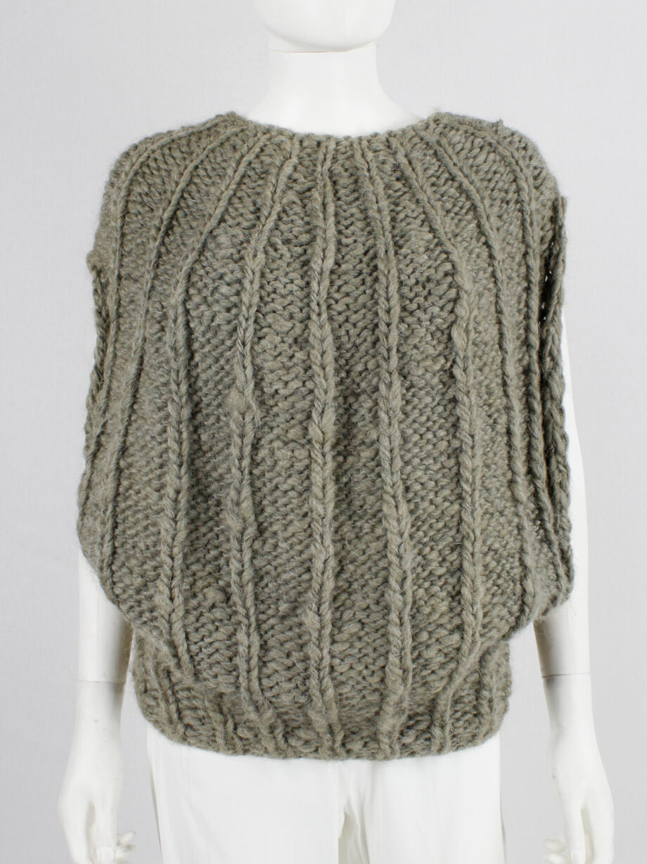 BLESS n°48 brown knitted ball-shaped jumper with interwoven reflective threads (10)
