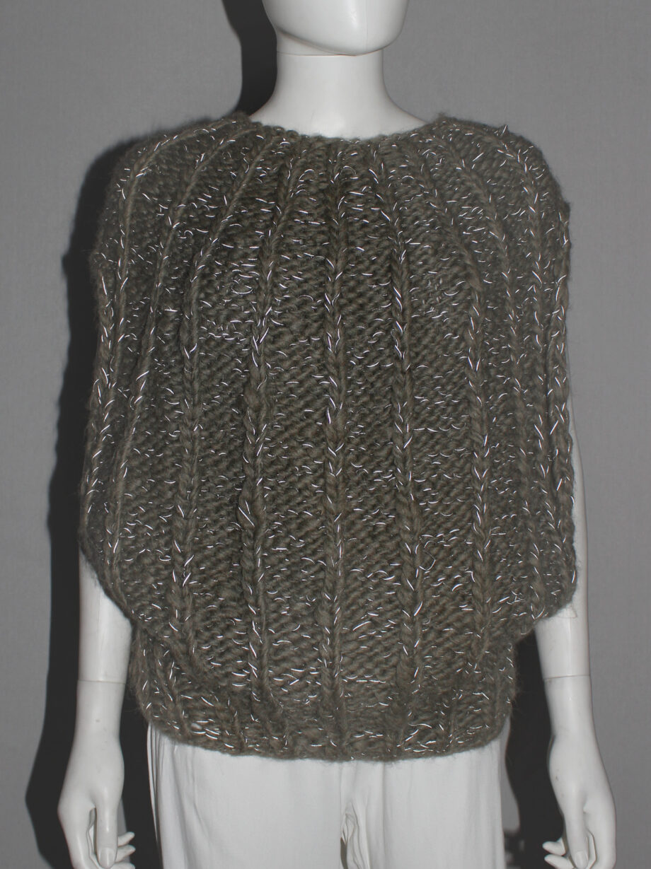 BLESS n°48 brown knitted ball-shaped jumper with interwoven reflective threads (6)