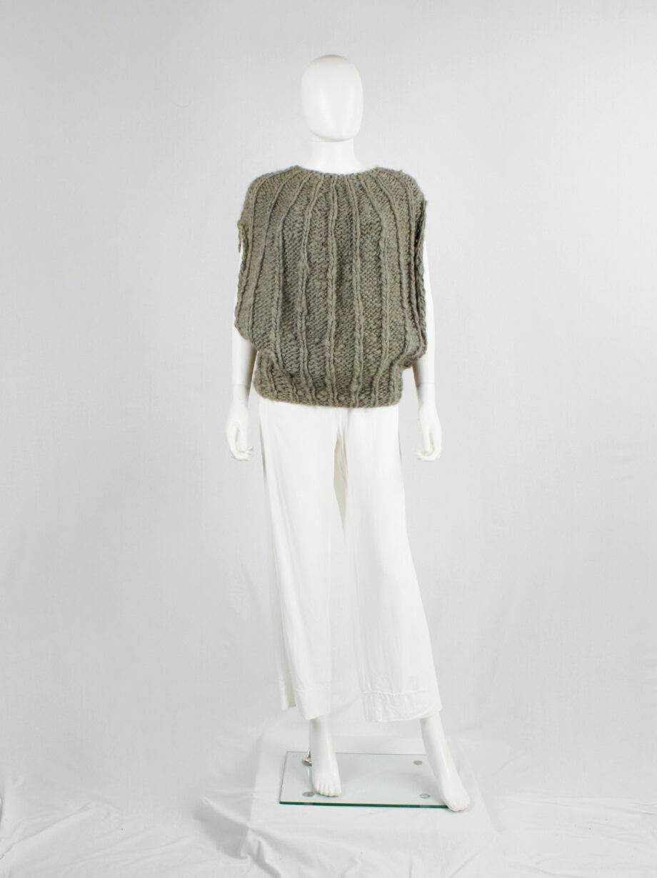 BLESS n°48 brown knitted ball-shaped jumper with interwoven reflective threads (9)