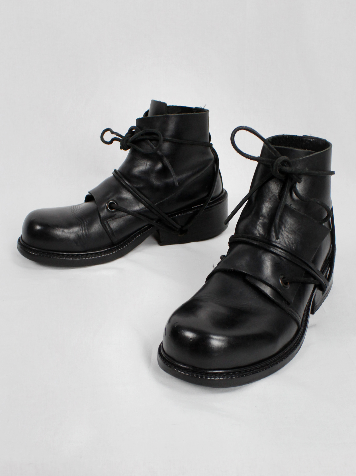 Dirk Bikkembergs black boots with flap and laces through the soles (40 ...