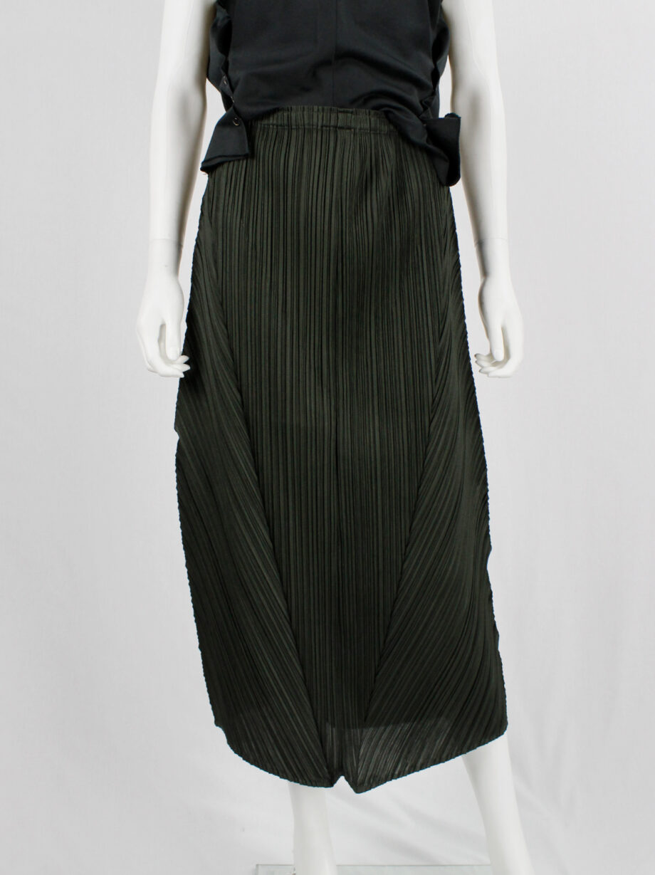Issey Miyake Pleats Please green curved skirt with triangular panels (2)