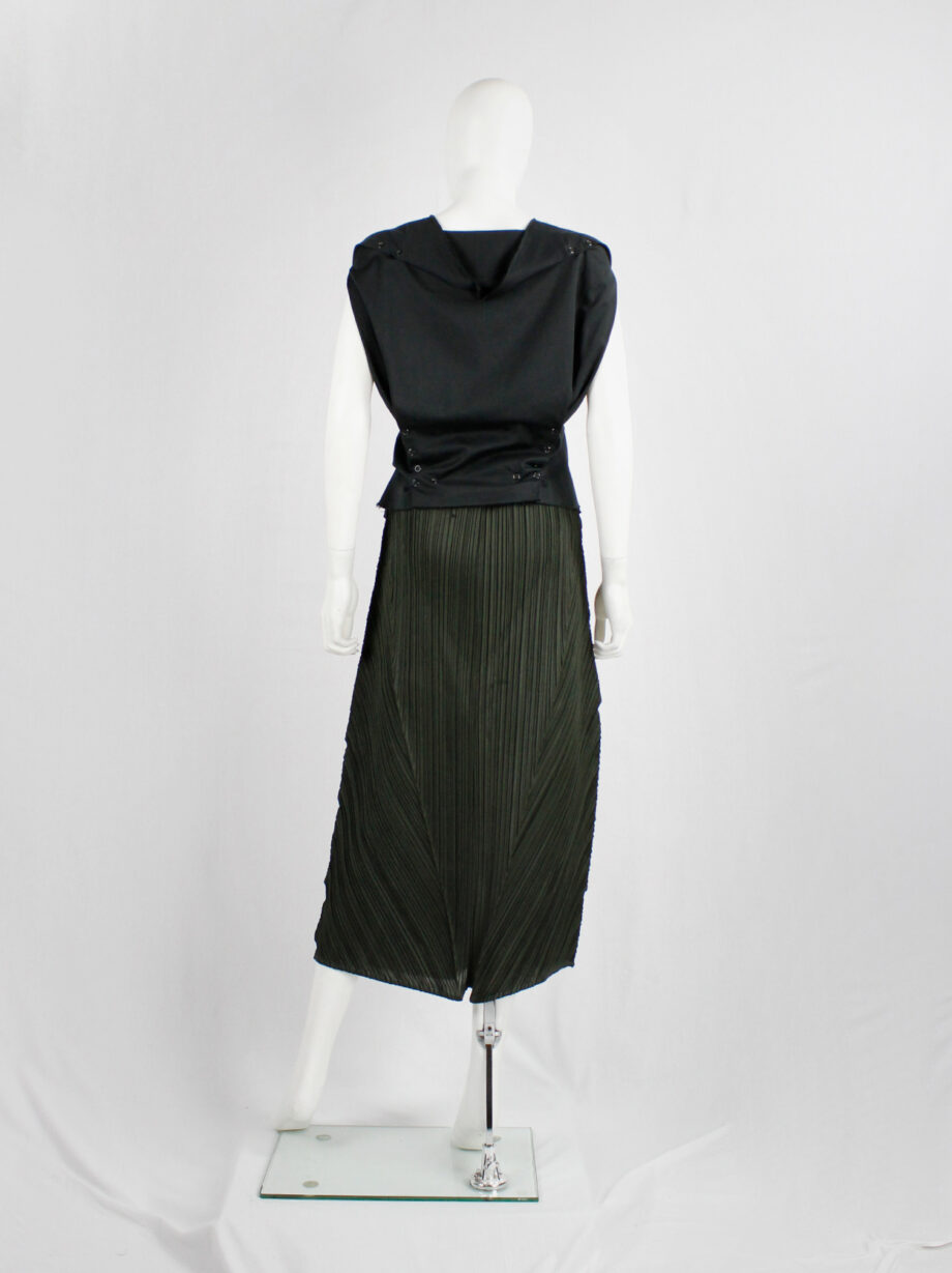Issey Miyake Pleats Please green curved skirt with triangular panels (5)