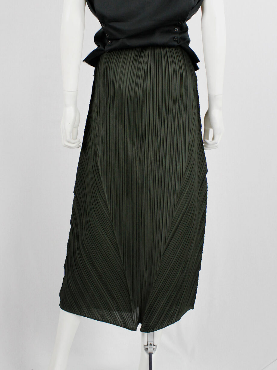 Issey Miyake Pleats Please green curved skirt with triangular panels (6)