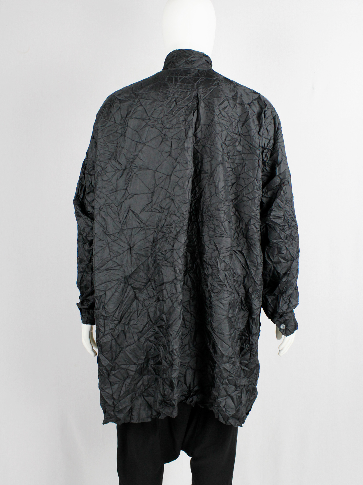 Issey Miyake black oversized shirt in permanently wrinkled fabric - V A ...