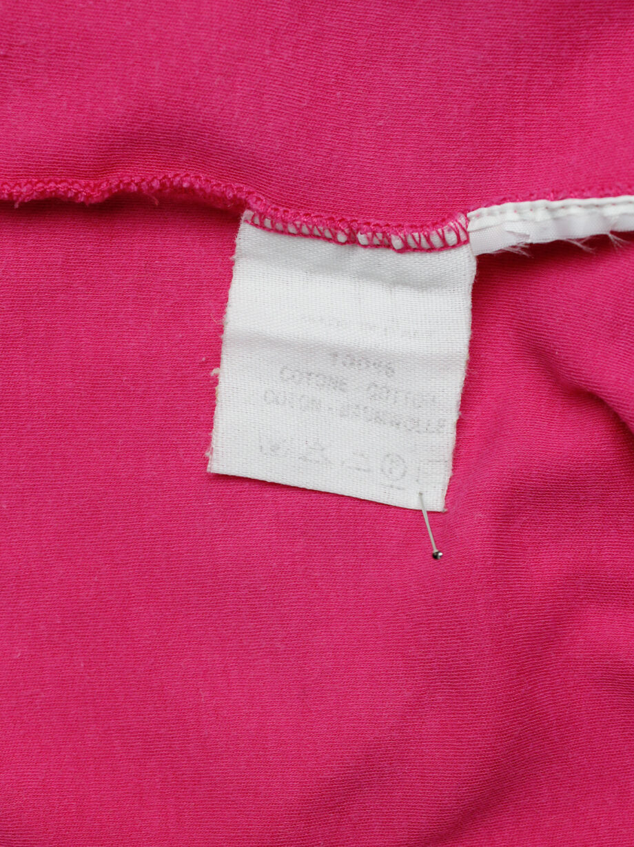 Maison Martin Margiela reproduction of a 1993 pink top with shoulder snap buttons spring 1999 (13)