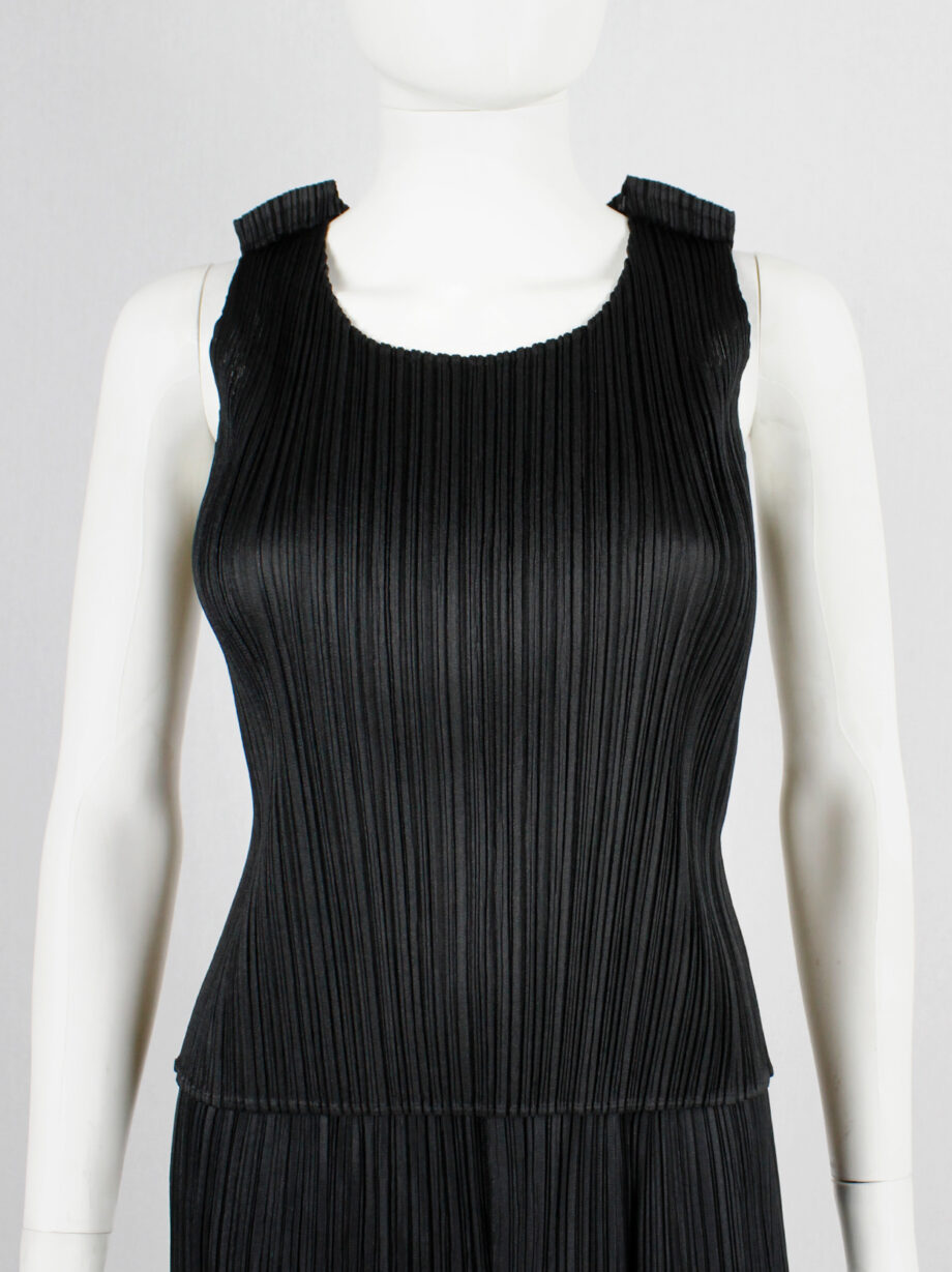 Issey Miyake Pleats Please black pleated sleeveless top with tucked shoulders (2)