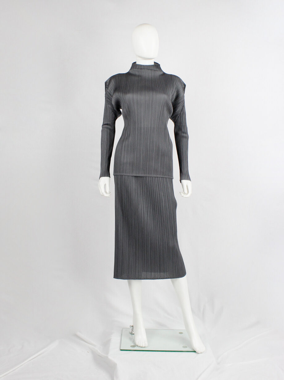 Issey Miyake grey pleated turtleneck jumper with square shoulders (12)