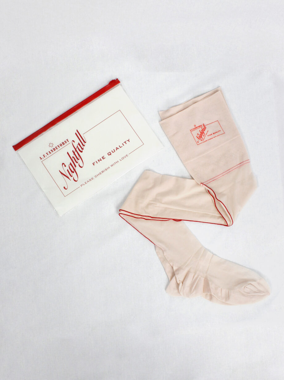 af Vandevorst Nightfall blush pink stockings with red back seam spring 1999 (16)