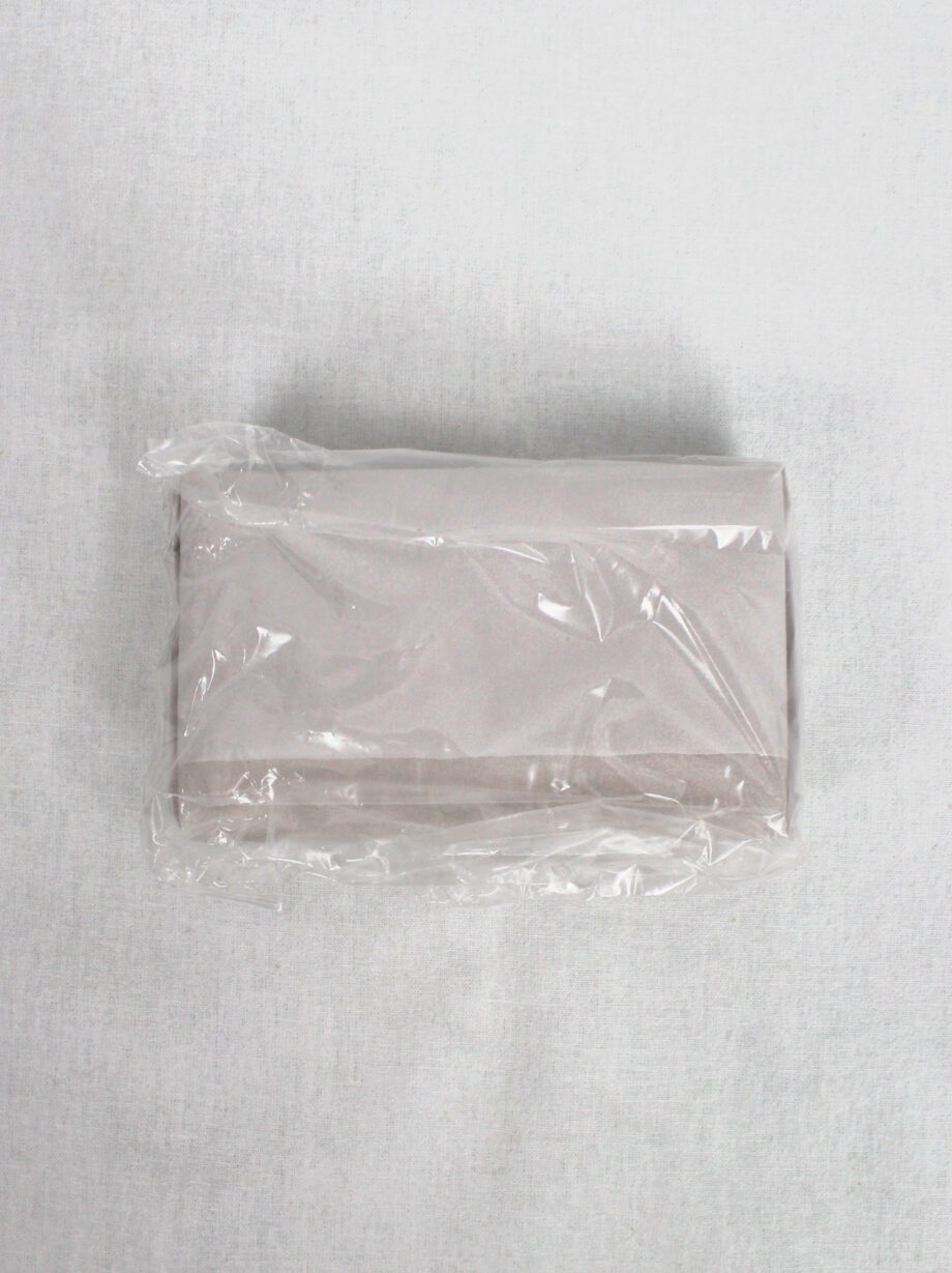 af Vandevorst beige leather card holder with red stitches (1)