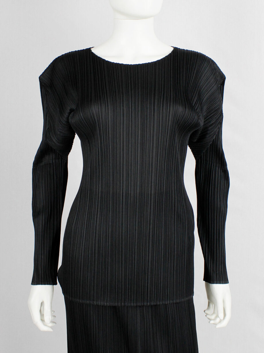 Issey Miyake Pleats Please black pleated jumper with square shoulders (1)
