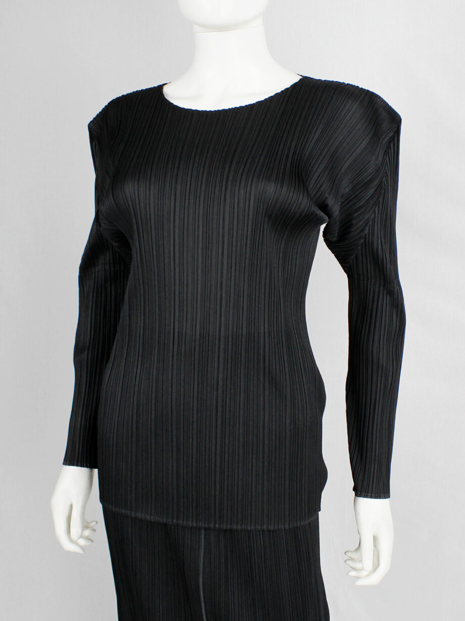 Issey Miyake Pleats Please black pleated jumper with square shoulders (2)