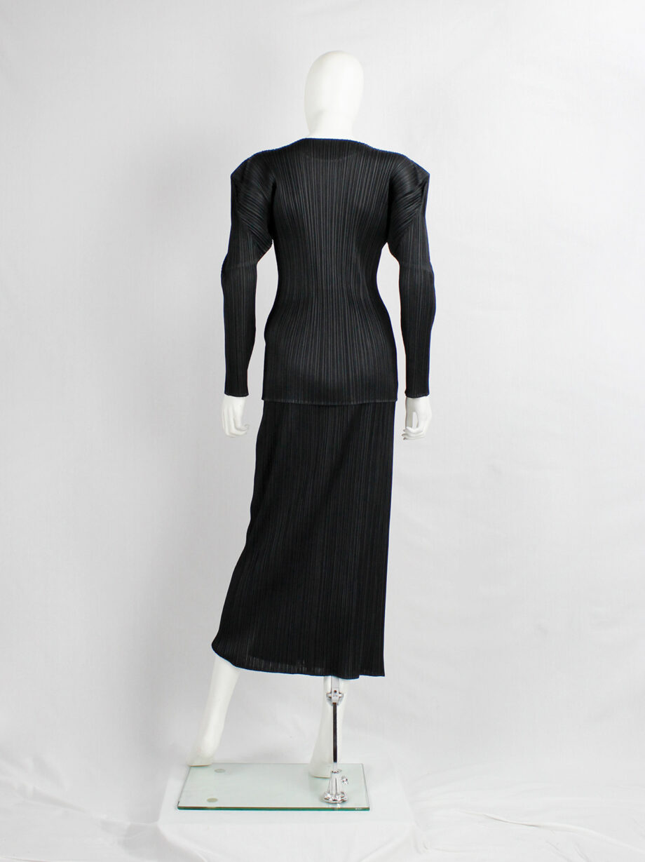 Issey Miyake Pleats Please black pleated jumper with square shoulders (6)
