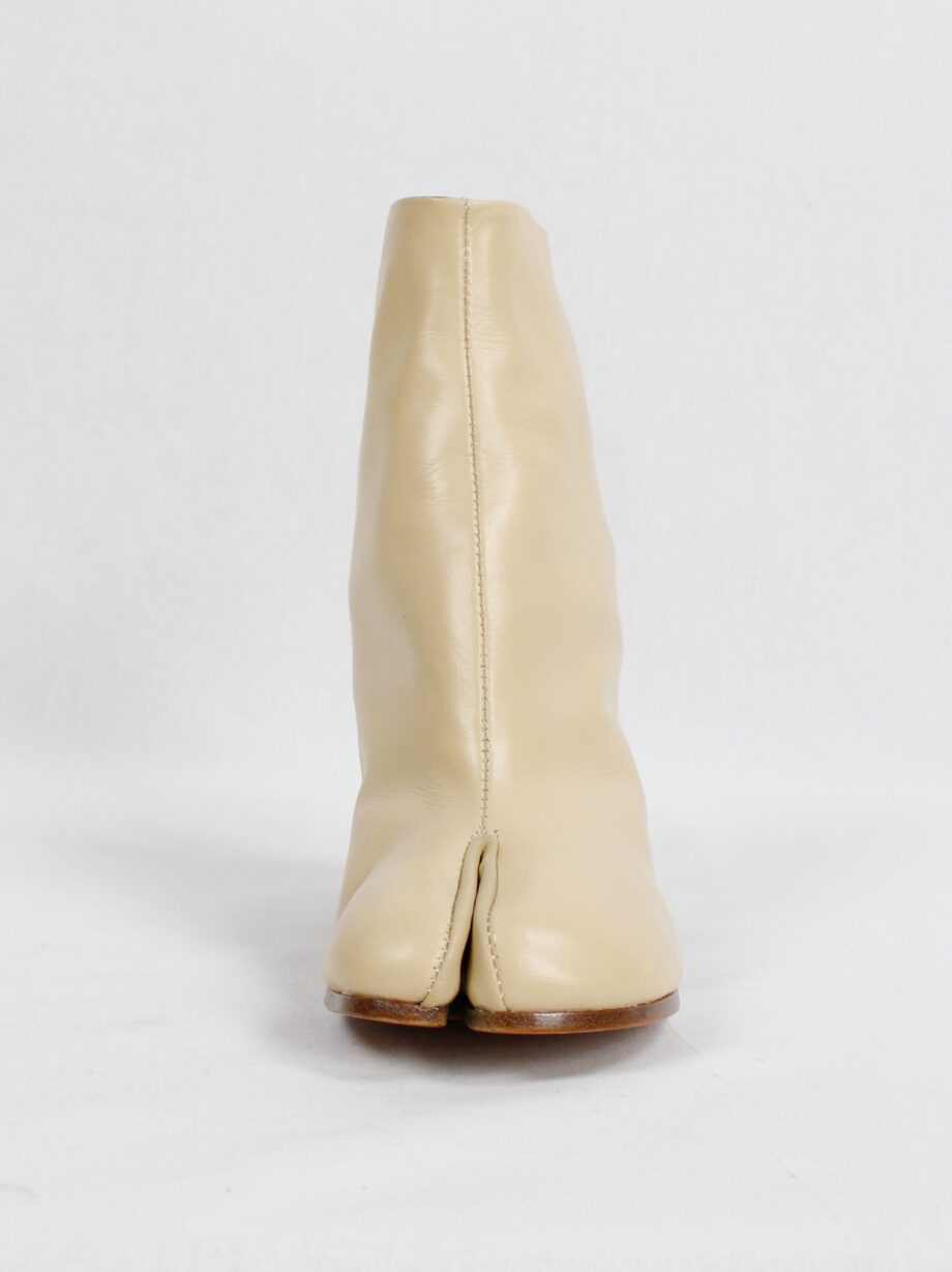 Maison Margiela beige tabi boots with wooden heel (1)