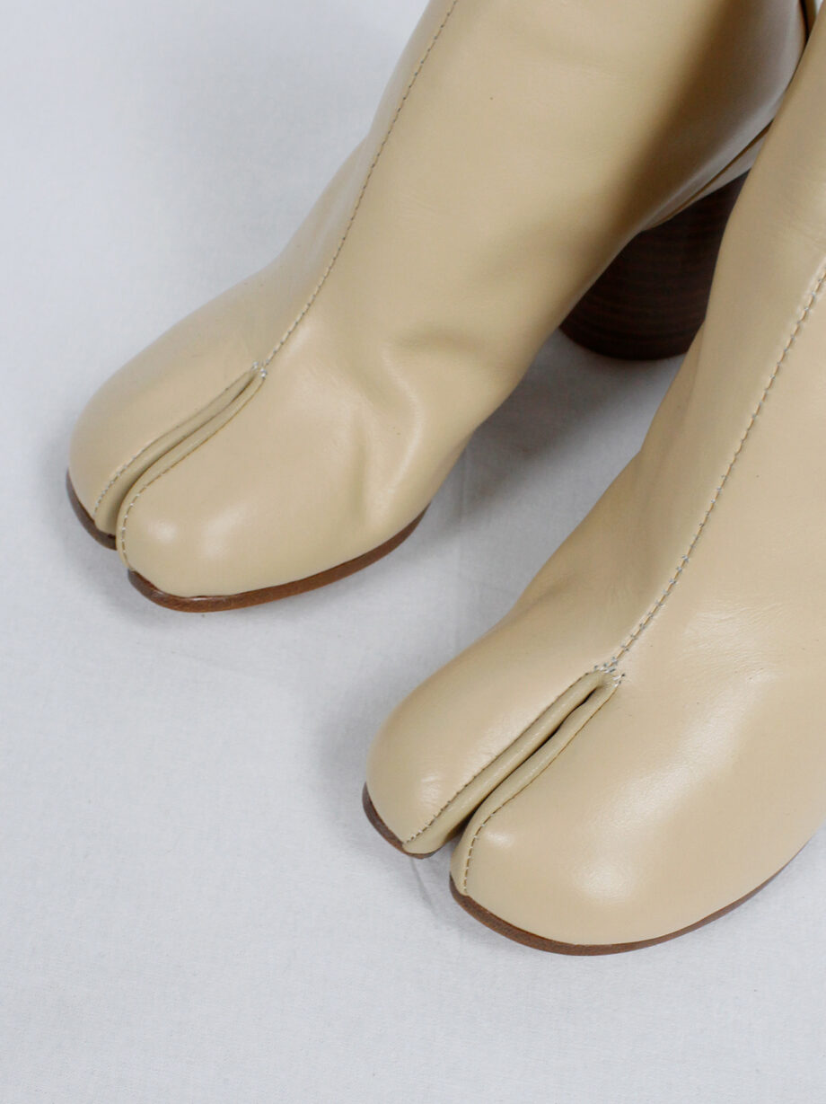 Maison Margiela beige tabi boots with wooden heel (12)