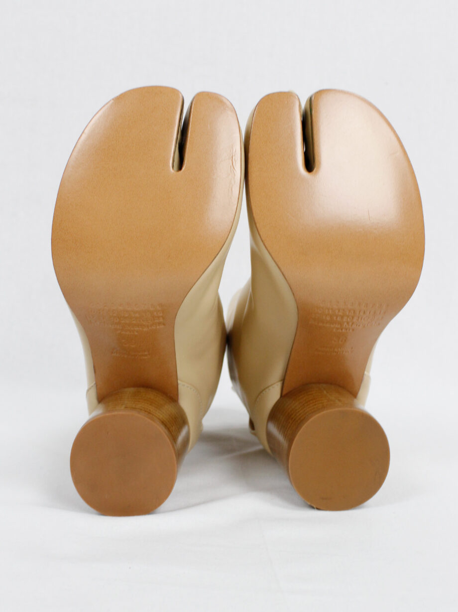 Maison Margiela beige tabi boots with wooden heel (17)