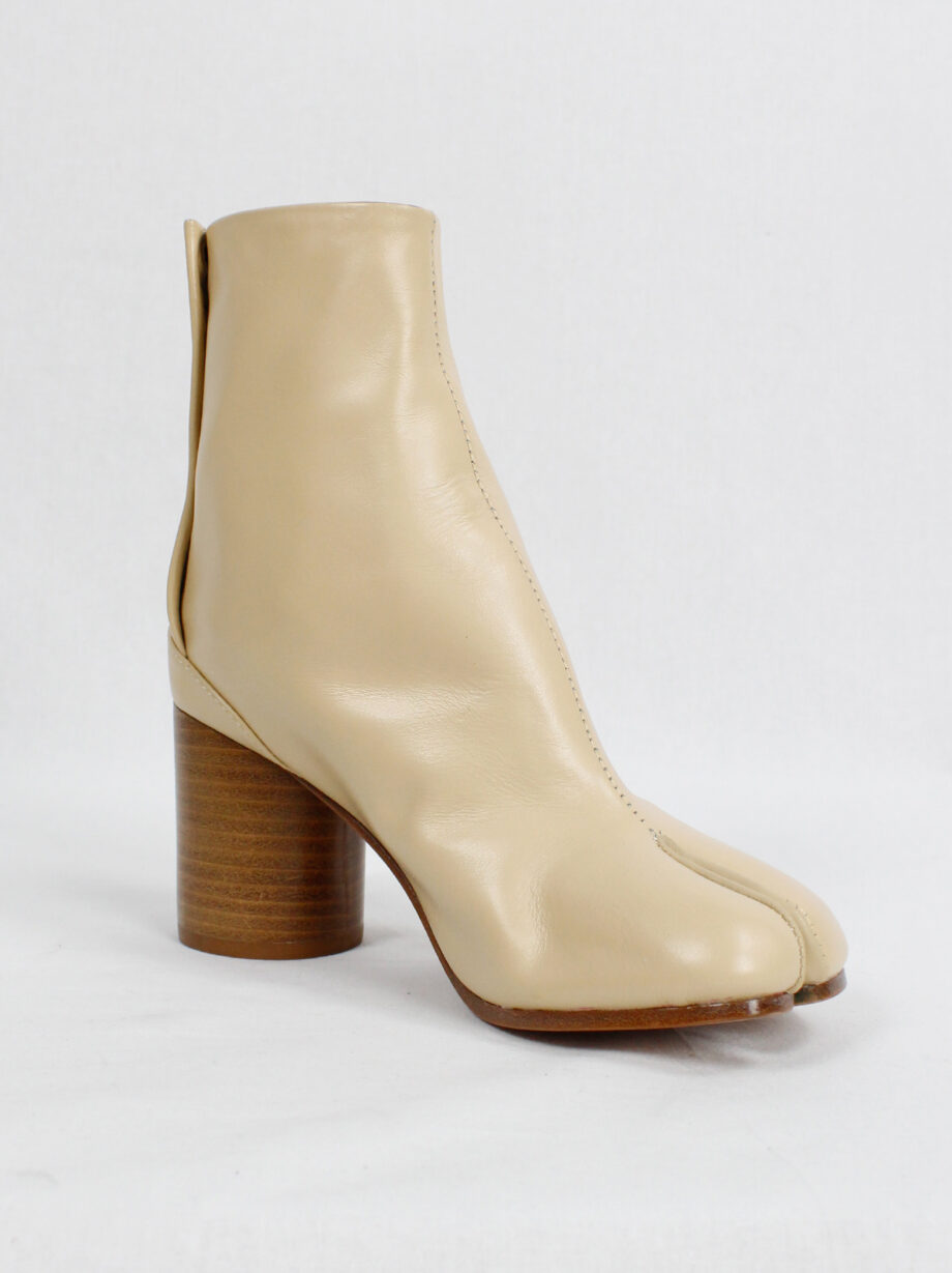 Maison Margiela beige tabi boots with wooden heel (2)