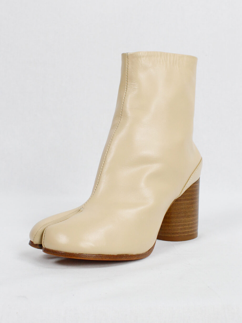 Maison Margiela beige tabi boots with wooden heel (20)