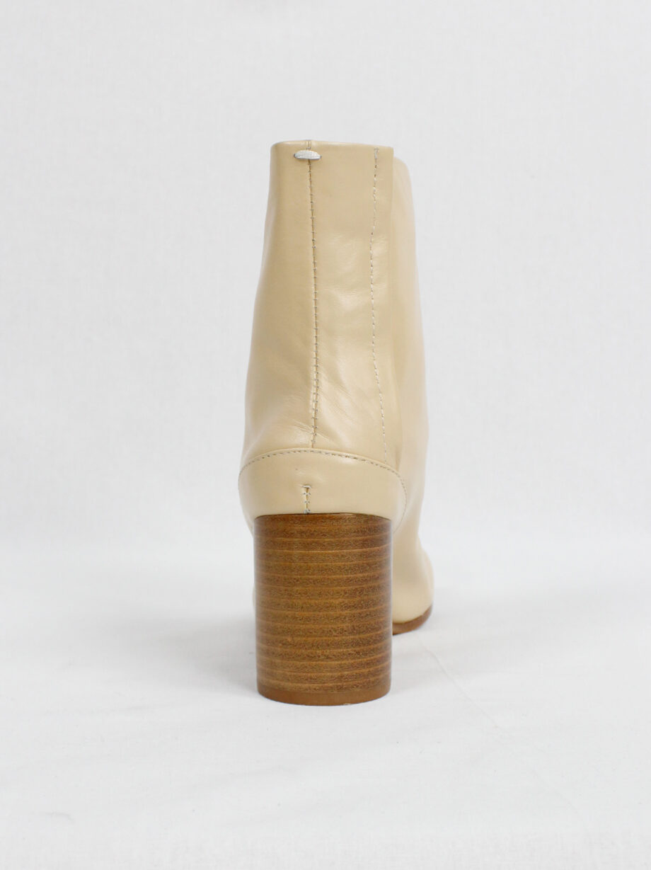 Maison Margiela beige tabi boots with wooden heel (5)