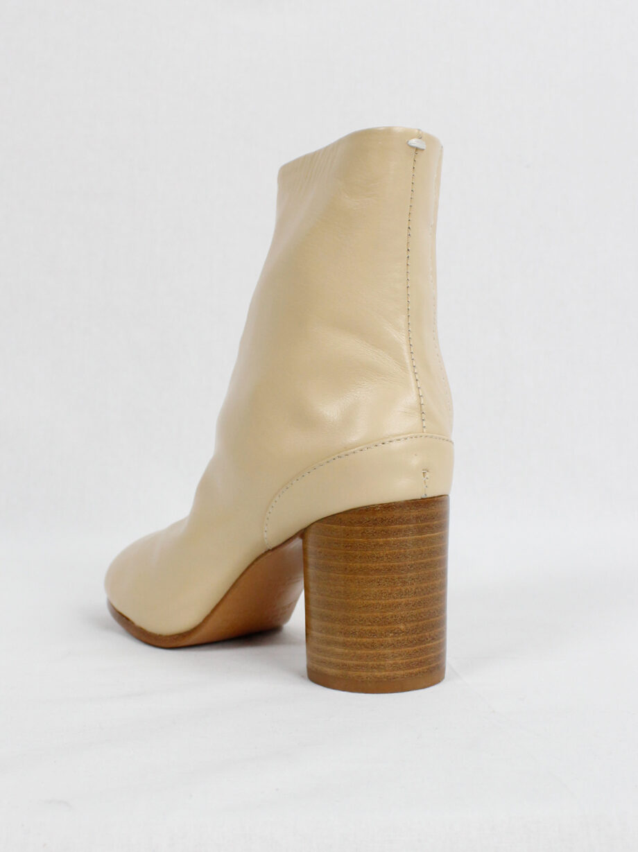 Maison Margiela beige tabi boots with wooden heel (6)