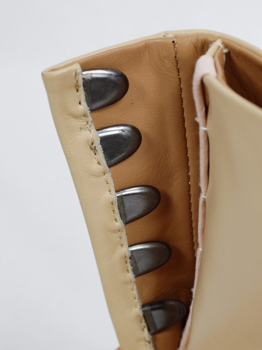 Maison Margiela beige tabi boots with wooden heel (7)