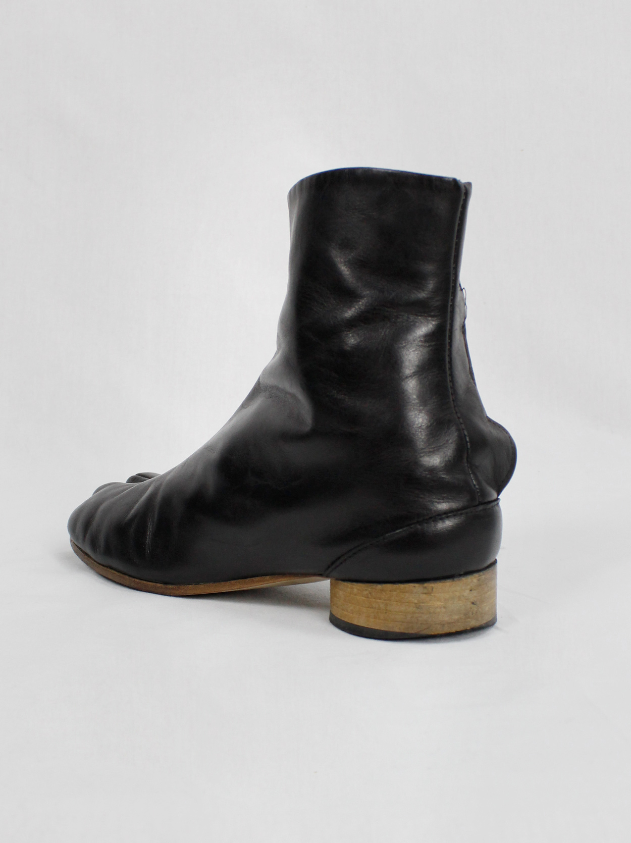 Maison Martin Margiela black leather tabi boots in with low heel (37 ...