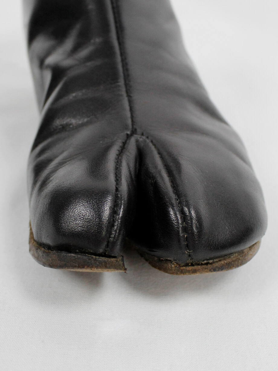Maison Martin Margiela black leather tabi boots in with low heel fall 1998 (2)