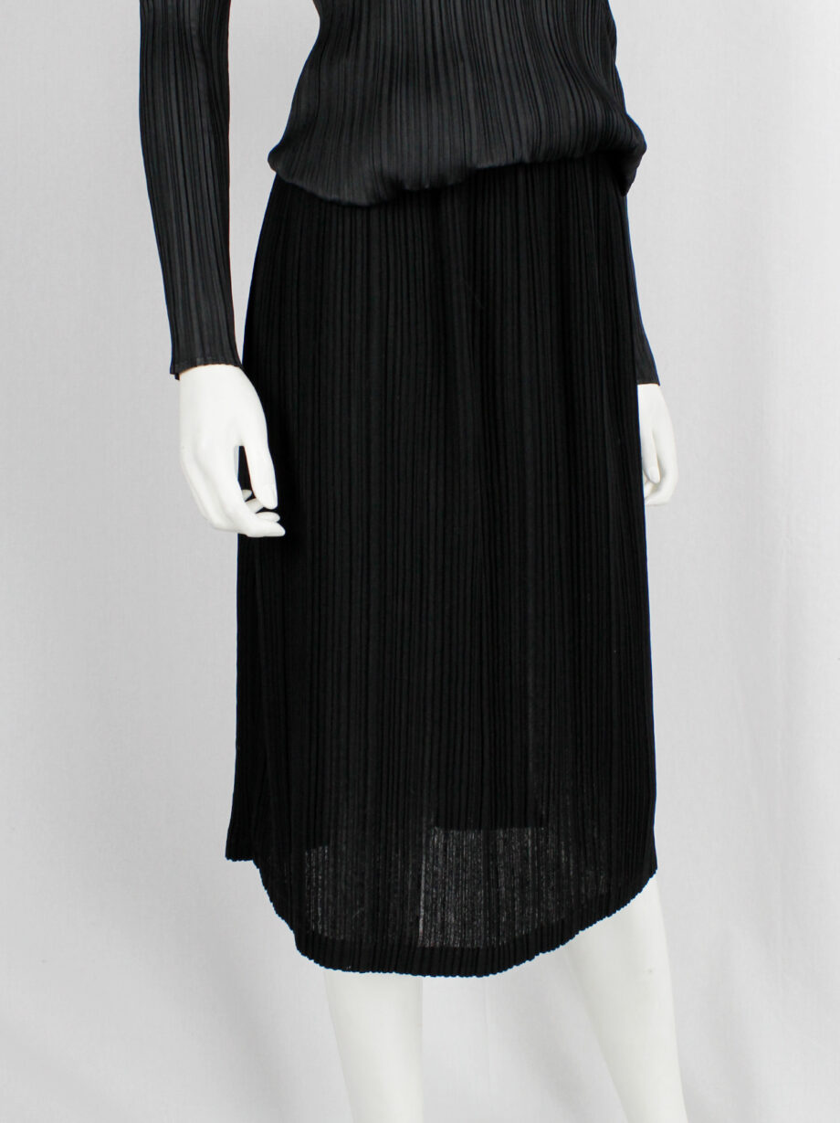 Issey Miyake Fete black straight midi-skirt with fine pressed pleats (4)