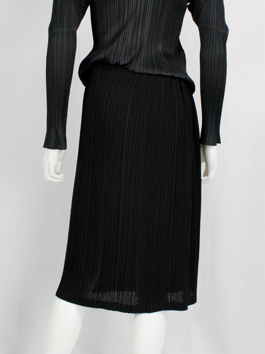 Issey Miyake Fete black straight midi-skirt with fine pressed pleats (5)